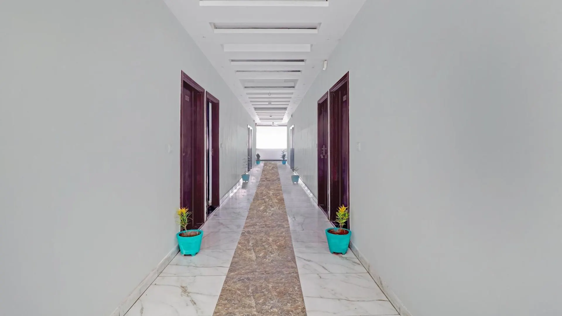 Hotel Golden Palace Agra  3*, Agra (Uttar Pradesh)
