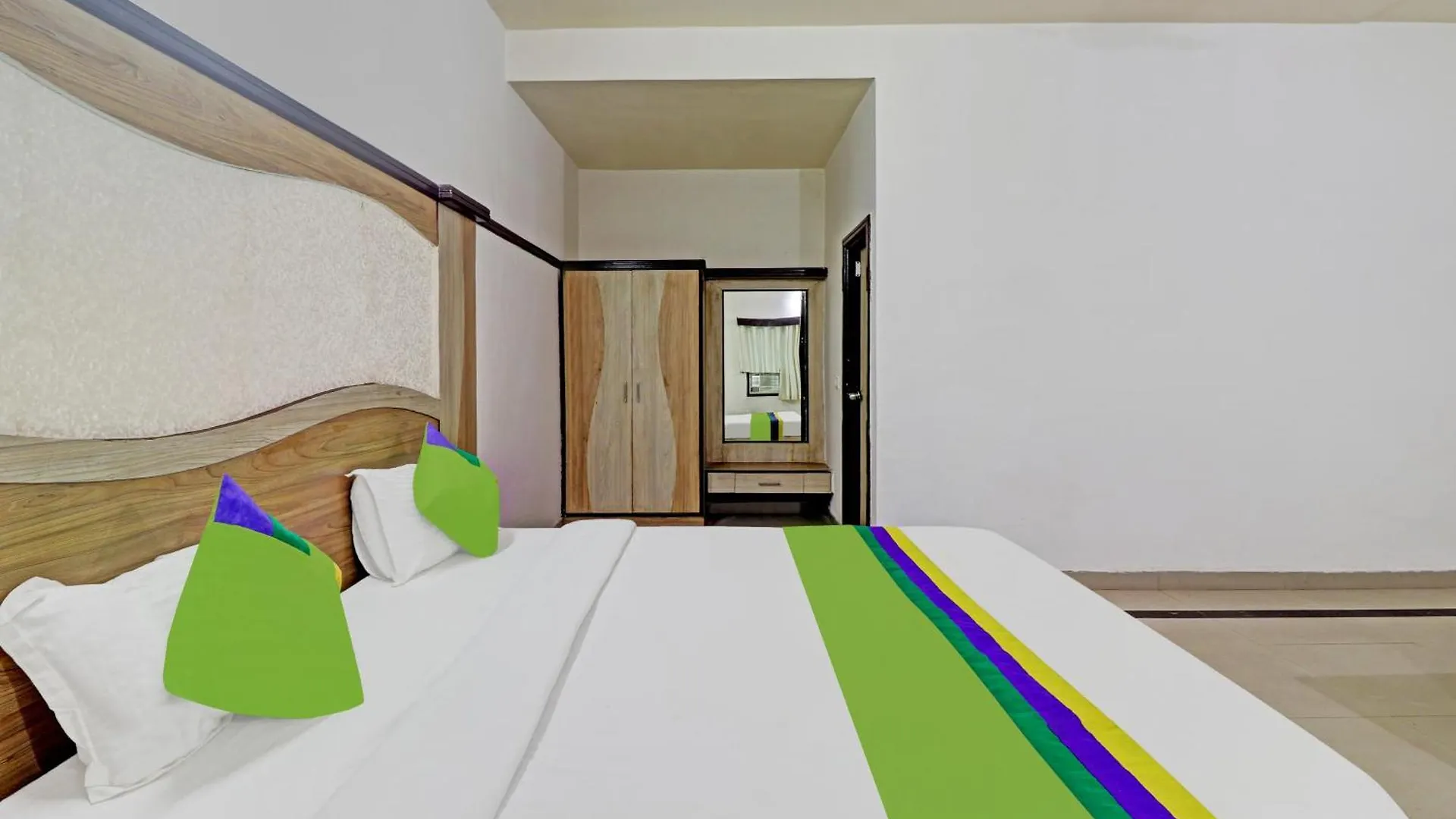 ***  Hotel Golden Palace Agra  India