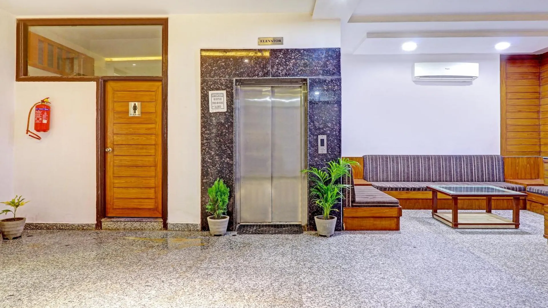 Hotel Golden Palace Agra  India