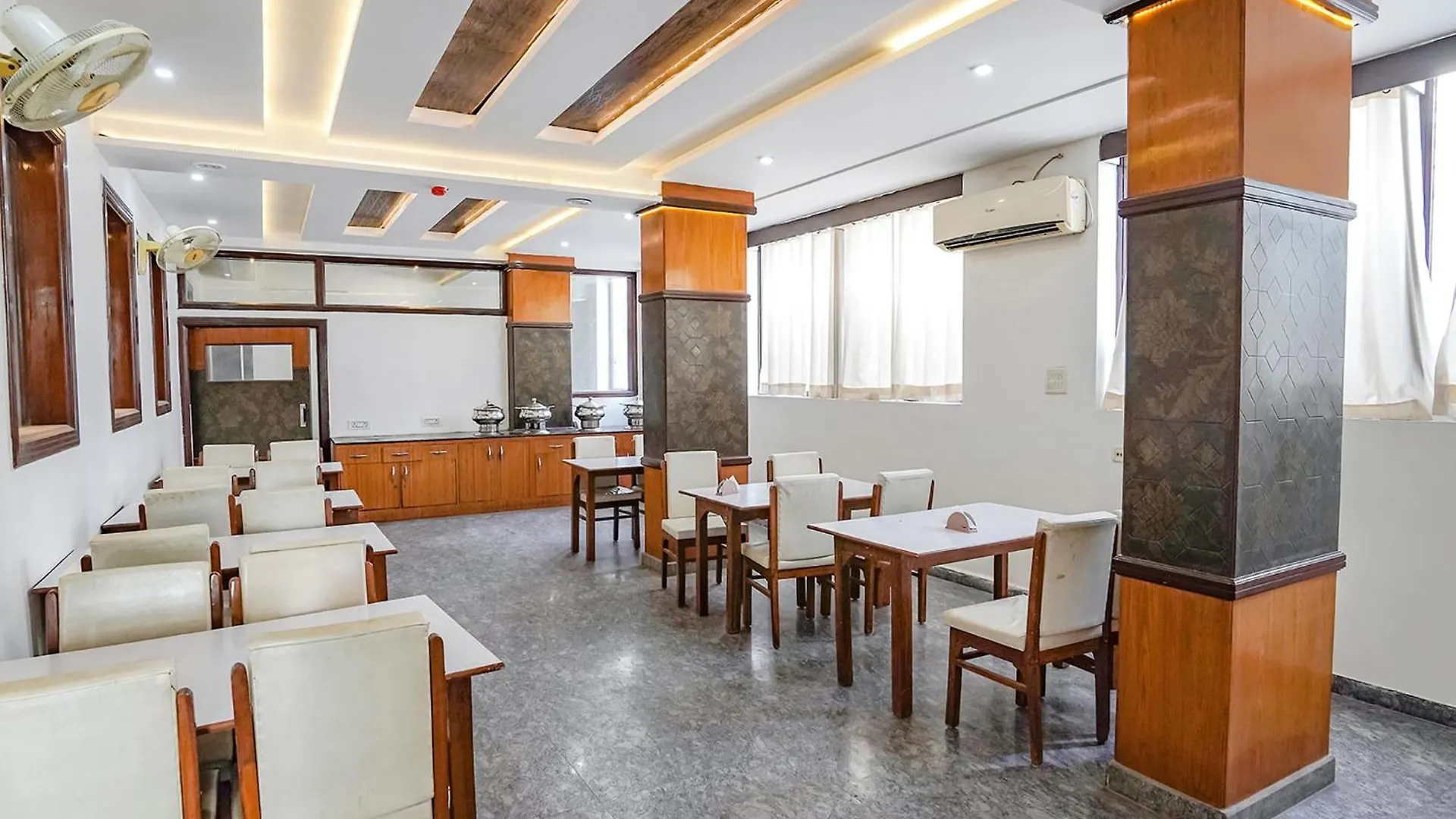 Hotel Golden Palace Agra  India